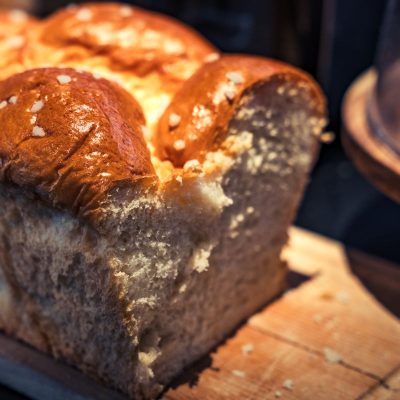 Brioche dorée servie au petit-déjeuner – Hôtel Villa Berlioz Lyon