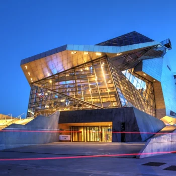 Batiment du Musee des Confluences a Lyon abritant la Cite des Enfants