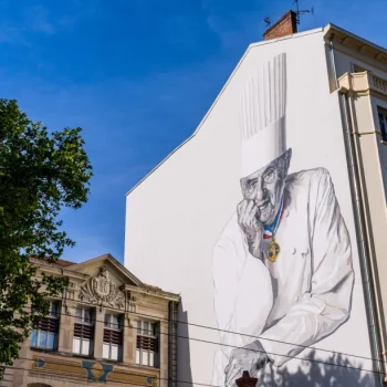 Fresque murale representant le chef Paul Bocuse sur un immeuble a Lyon