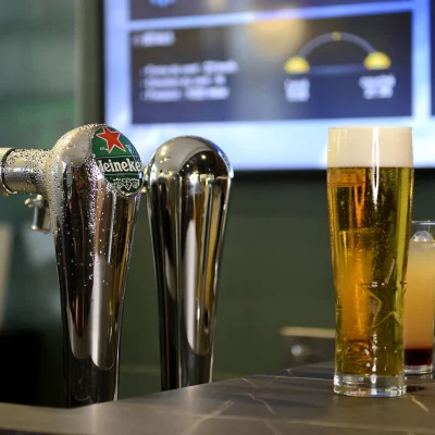 Bière pression et cocktails servis à Hector’s Bar de l’Hôtel Villa Berlioz Lyon