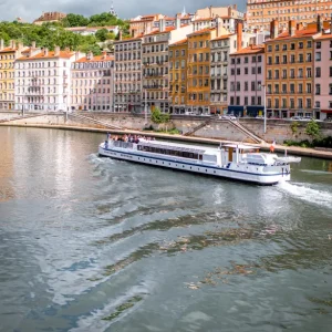 hotel-villa-berlioz-lyon-bateau-mouche-quais-de-saone-lyon