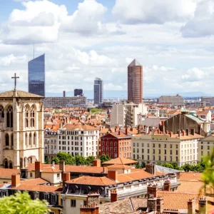 hotel-villa-berlioz-lyon-vue-lyon-cathedrale-saint-jean-et-tours-part-dieu