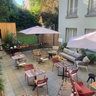 Terrasse aménagée pour afterwork et événement d’entreprise à l’Hôtel Villa Berlioz à Lyon